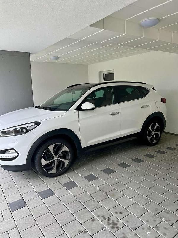 Weiß Gebraucht 2015 Hyundai Tucson Premium SUV | 16.500 € (Fairer Preis) - Bild 1/4