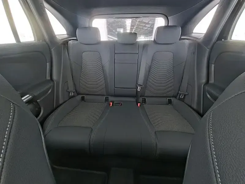 Gebraucht Mercedes EQA300 167 kW (228 PS) 2025 Schwarz SUV