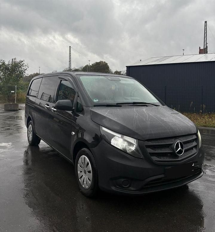 Schwarz Gebraucht 2018 Mercedes Vito Van / Kleinbus | 17.250 € (Fairer Preis) - Bild 1/4