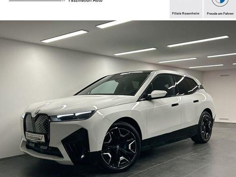 Alpinweiß uni Gebraucht 2023 BMW iX Sport Line SUV | 45.850 € (Guter Preis) - Bild 1/4