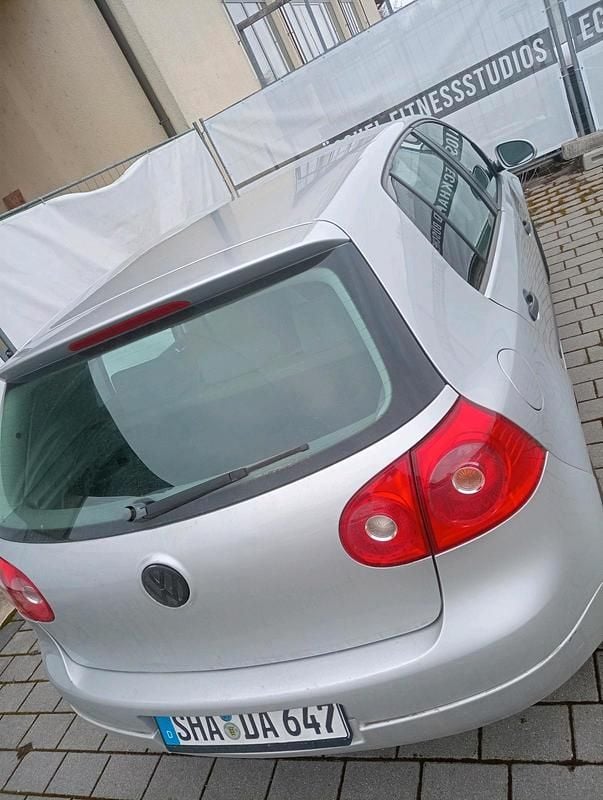 Silber Gebraucht 2004 VW Golf V Kleinwagen | 2.300 € (Guter Preis) - Bild 1/4