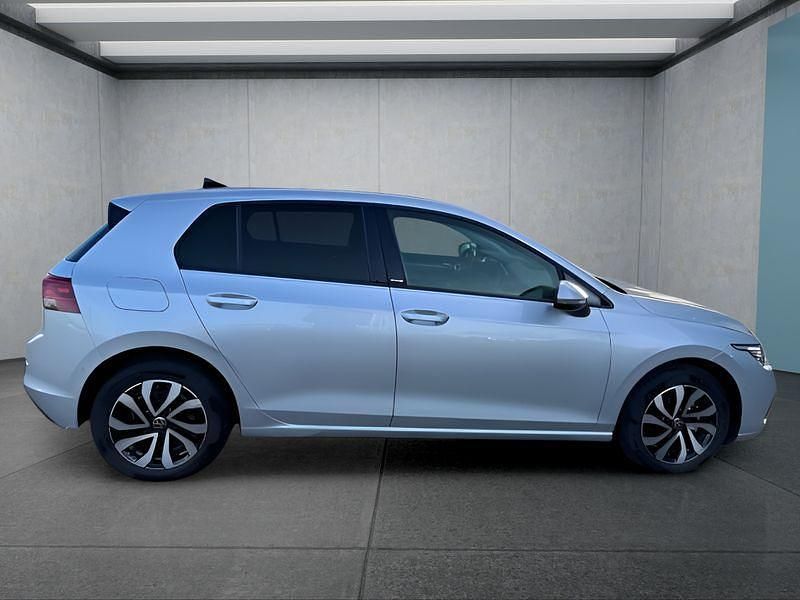 Gebraucht VW Golf VIII 131 PS (96 kW) 2022 Silber Kleinwagen