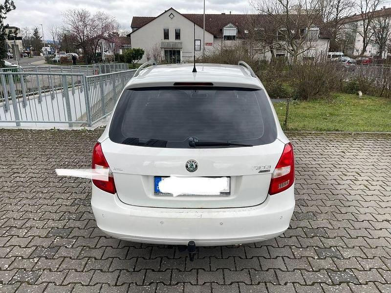 Gebraucht Skoda Fabia Style 69 PS (50 kW) 2009 Weiß Kombi