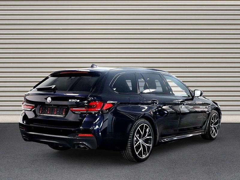 Gebraucht BMW 530e Efficient Dynamics 292 PS (214 kW) 2023 Carbonschwarz Kombi