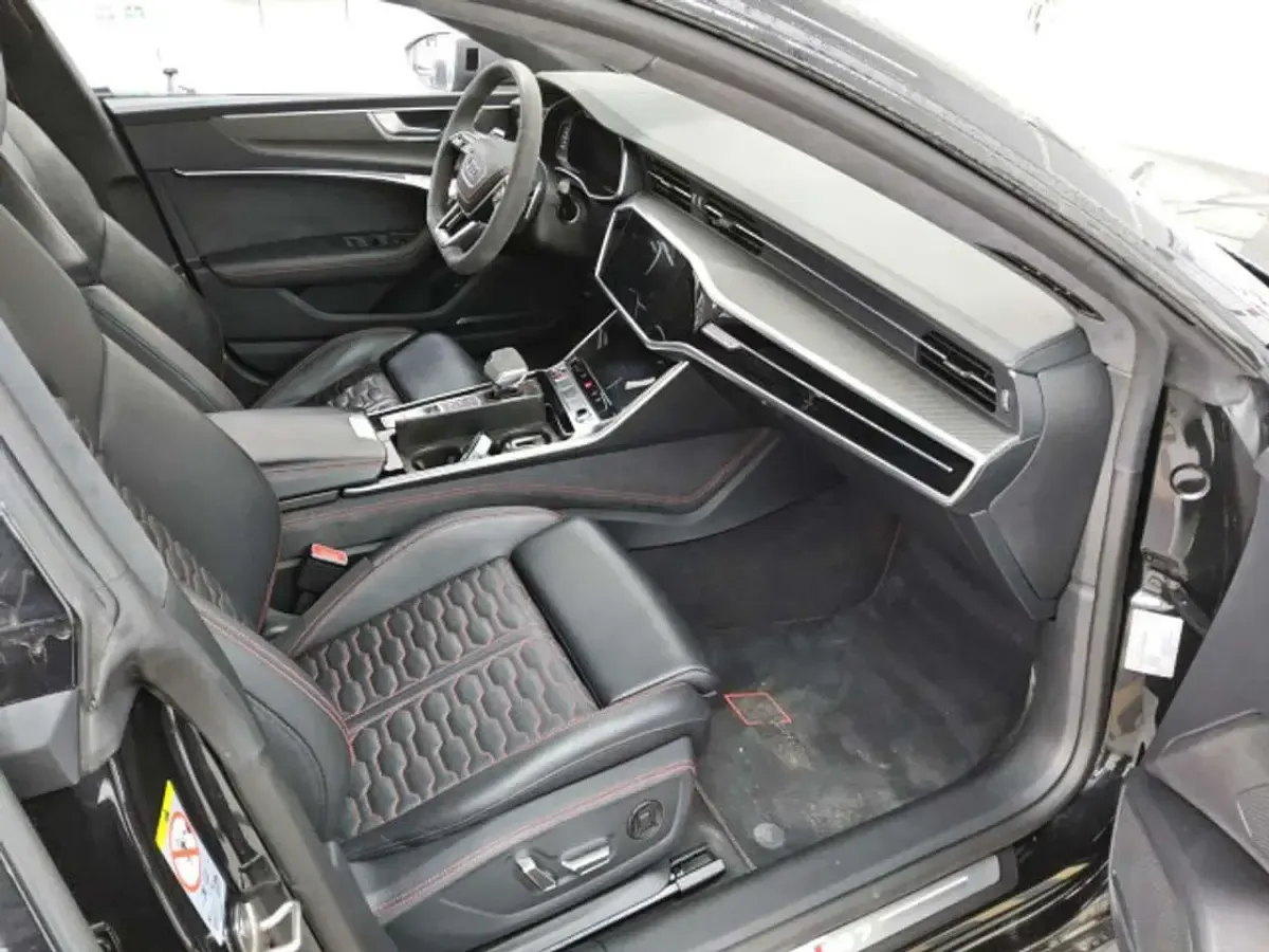 Gebraucht Audi RS7 600 PS (441 kW) 2023 0e mythosschwarz metallic Kleinwagen