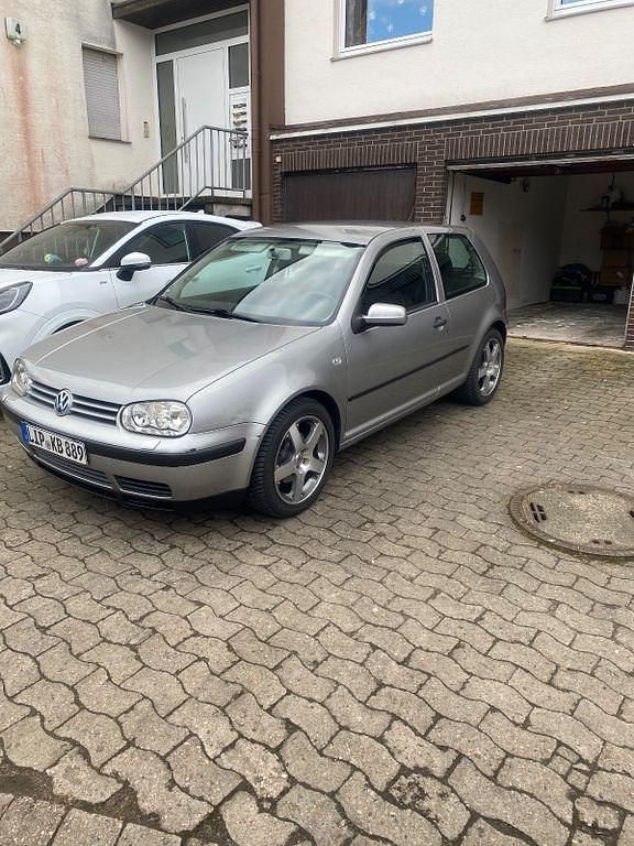 Silber Gebraucht 2002 VW Golf IV Trendline Limousine | 2.299 € (Fairer Preis) - Bild 1/4