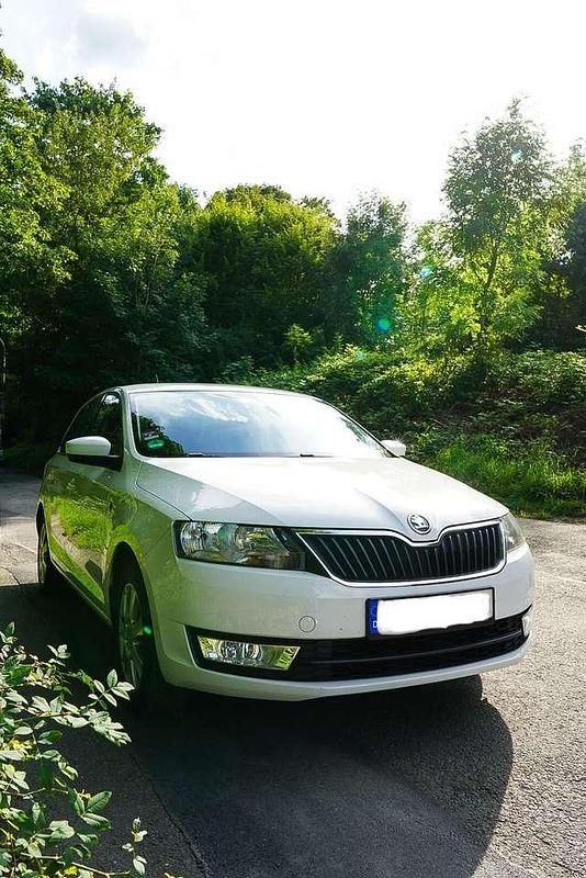 Weiß Gebraucht 2013 Skoda Rapid Elegance Kleinwagen | 6.900 € (Guter Preis) - Bild 1/4
