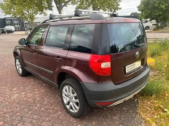 Gebraucht Skoda Yeti Plus Edition 105 PS (77 kW) 2011 Rot SUV