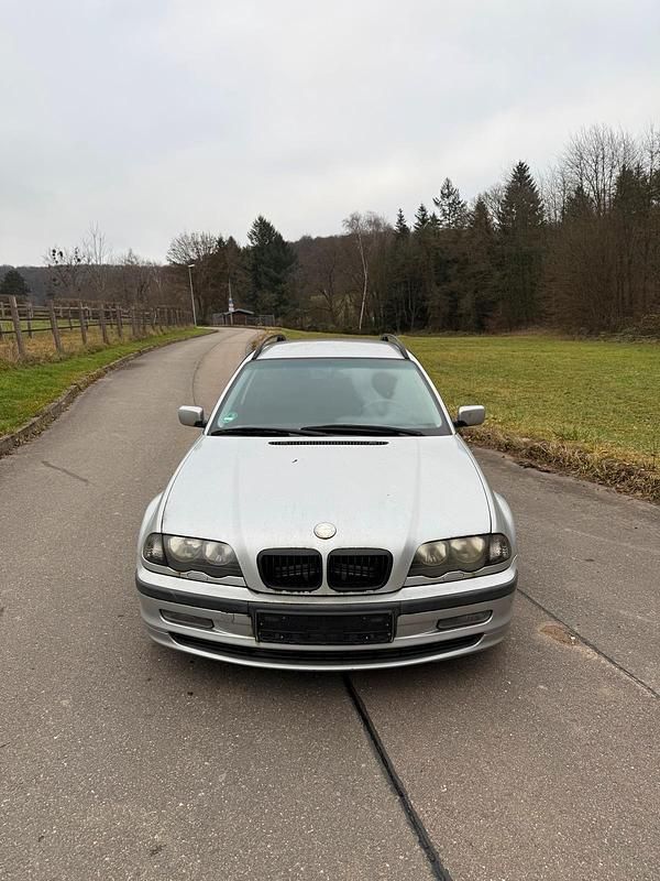 Silber Gebraucht 2001 BMW 318 Kombi | 1.700 € (Fairer Preis) - Bild 1/4
