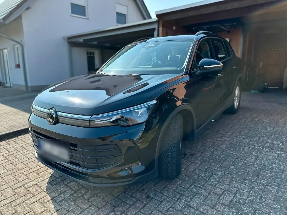 Second-hand VW Tiguan 131 CP (96 kW) 2024 Negru SUV