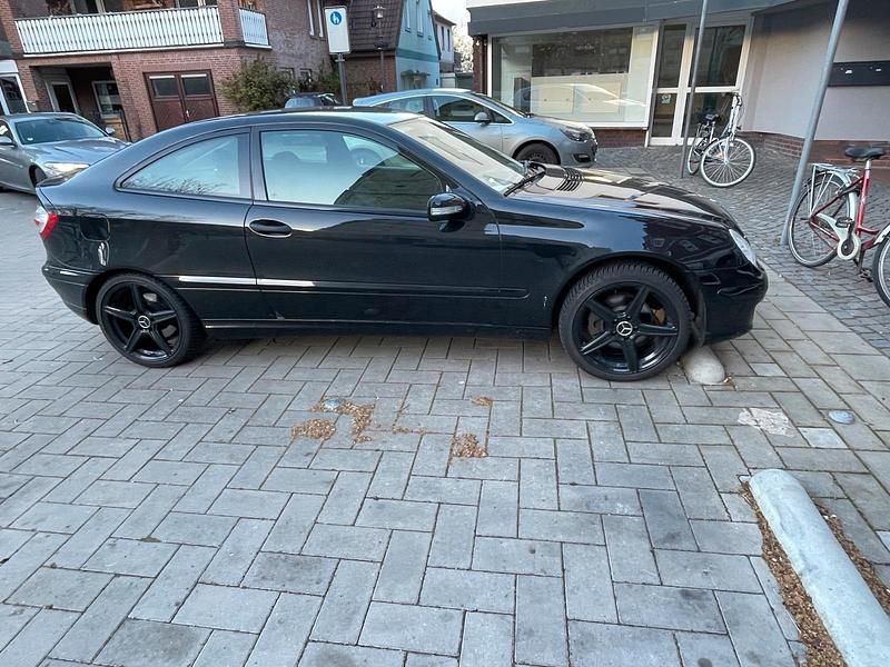 Gebraucht Mercedes C230 204 PS (150 kW) 2007 Schwarz Coupé