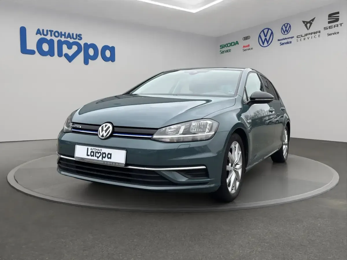 Gebraucht VW Golf VIII IQ Drive 131 PS (96 kW) 2020