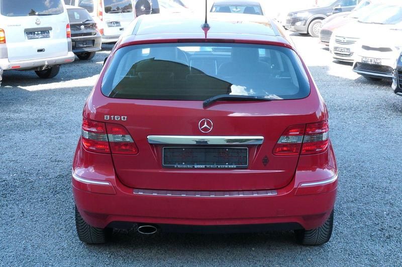 Rot Gebraucht 2010 Mercedes B160 Van / Kleinbus | 7.700 € (Fairer Preis) - Bild 1/4