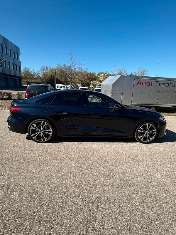 Gebraucht Audi A5 Edition .1 150 PS (110 kW) 2024 Blau Limousine