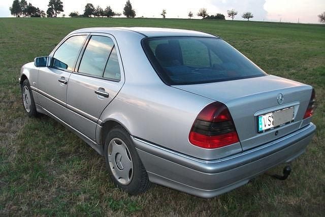 Gebraucht Mercedes C200 136 PS (100 kW) 1998 Silber metallic Limousine