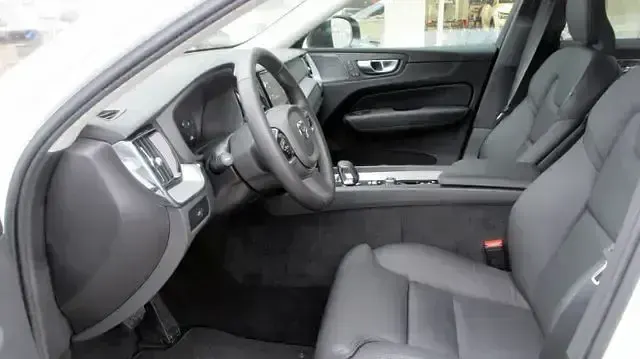 Gebraucht Volvo XC60 Plus 197 PS (144 kW) 2024 Weiß SUV
