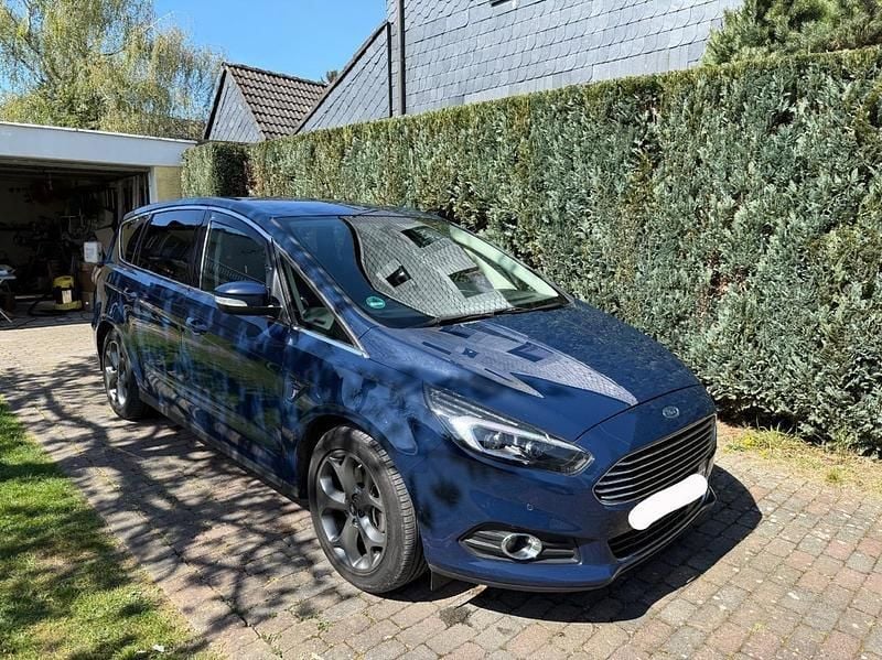 Blau Gebraucht 2015 Ford S-MAX S Van / Kleinbus | 14.200 € (Etwas zu teuer) - Bild 1/4