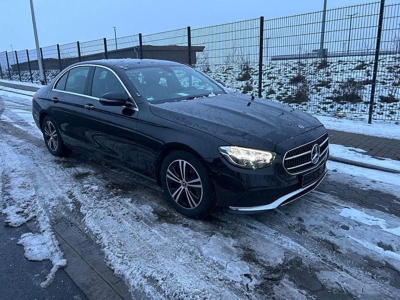 Gebraucht Mercedes E220 200 PS (147 kW) 2023 Schwarz Limousine