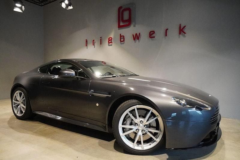 Meteorite silver Gebraucht 2016 Aston Martin V8 Vantage Coupé | 74.941 € (Superpreis) - Bild 1/4