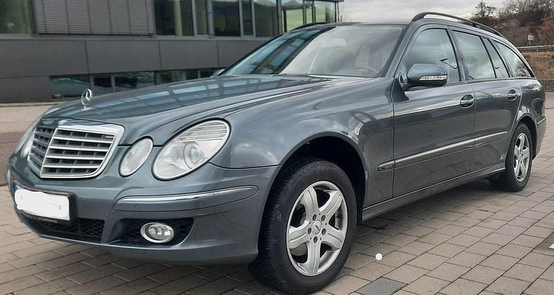 Grau Gebraucht 2007 Mercedes E200 Elegance Kombi | 4.950 € (Guter Preis) - Bild 1/4