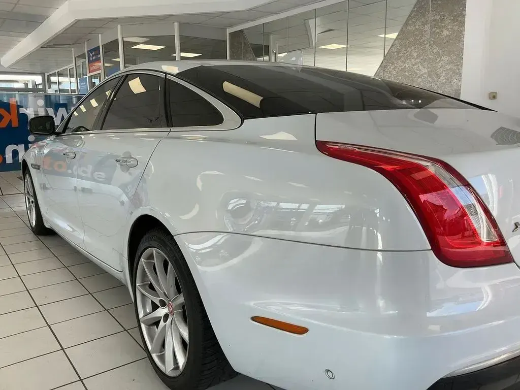 Gebraucht Jaguar XJ Portfolio 300 PS (220 kW) 2018 Weiß Limousine