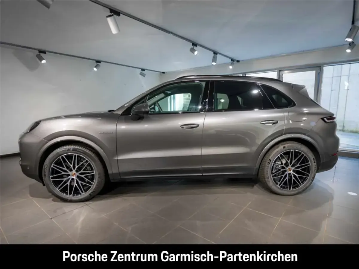 Gebraucht Porsche Cayenne 470 PS (345 kW) 2024 Quarzitgrau SUV