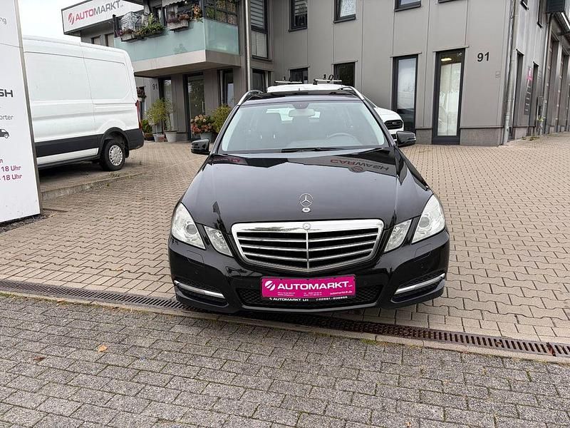 Schwarz Gebraucht 2011 Mercedes E220 Avantgarde Kombi | 6.490 € (Fairer Preis) - Bild 1/4