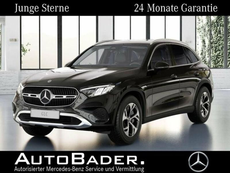 197 obsidianschwarz (metallic) Gebraucht 2024 Mercedes GLC300e Avantgarde SUV | 55.685 € (Fairer Preis) - Bild 1/4