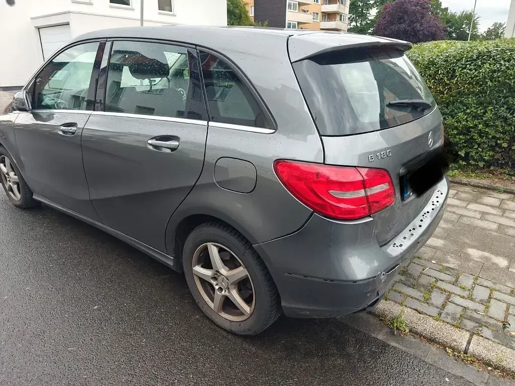 Gebraucht Mercedes A180 109 PS (80 kW) 2013 Grau Kleinwagen