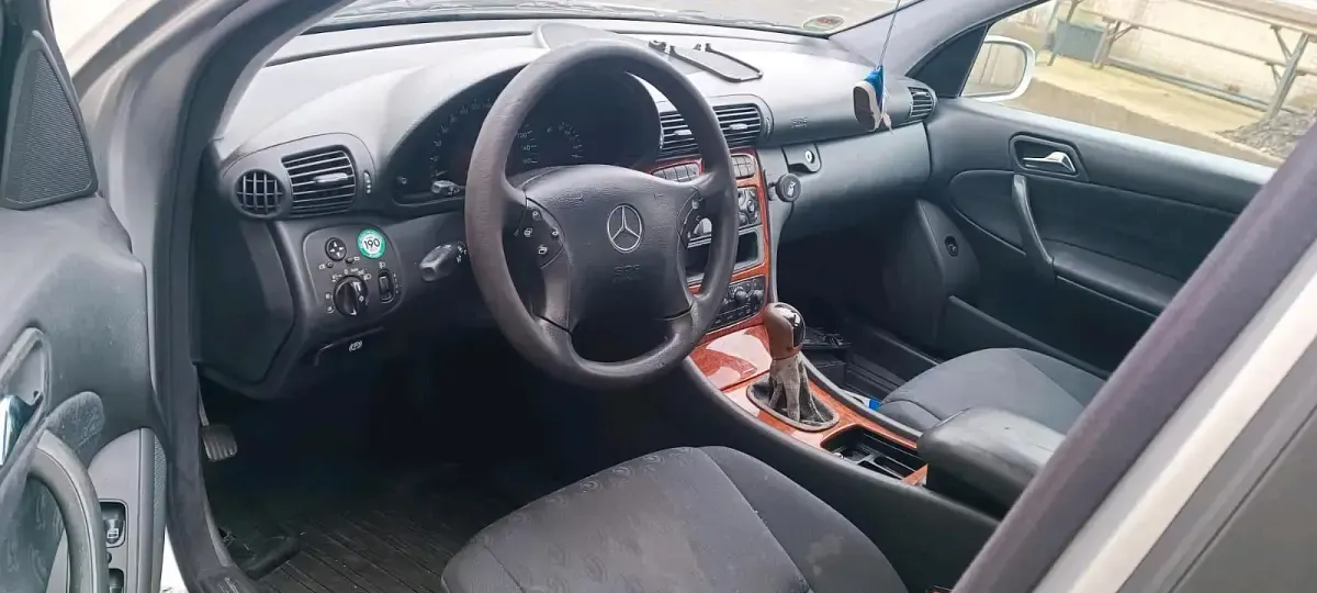 Gebraucht Mercedes C180 143 PS (105 kW) 2003 Silber Limousine