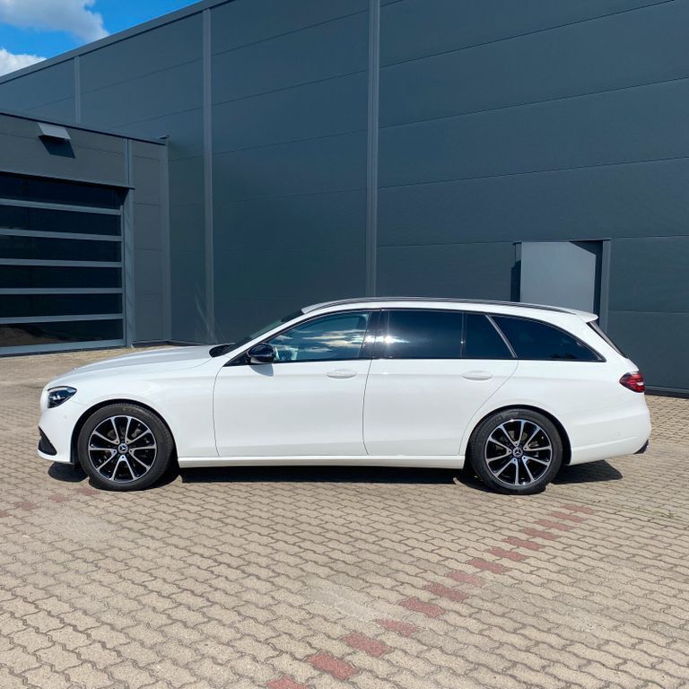 Gebraucht Mercedes E200 Avantgarde 197 PS (144 kW) 2023 Unilack polarweiß Kombi