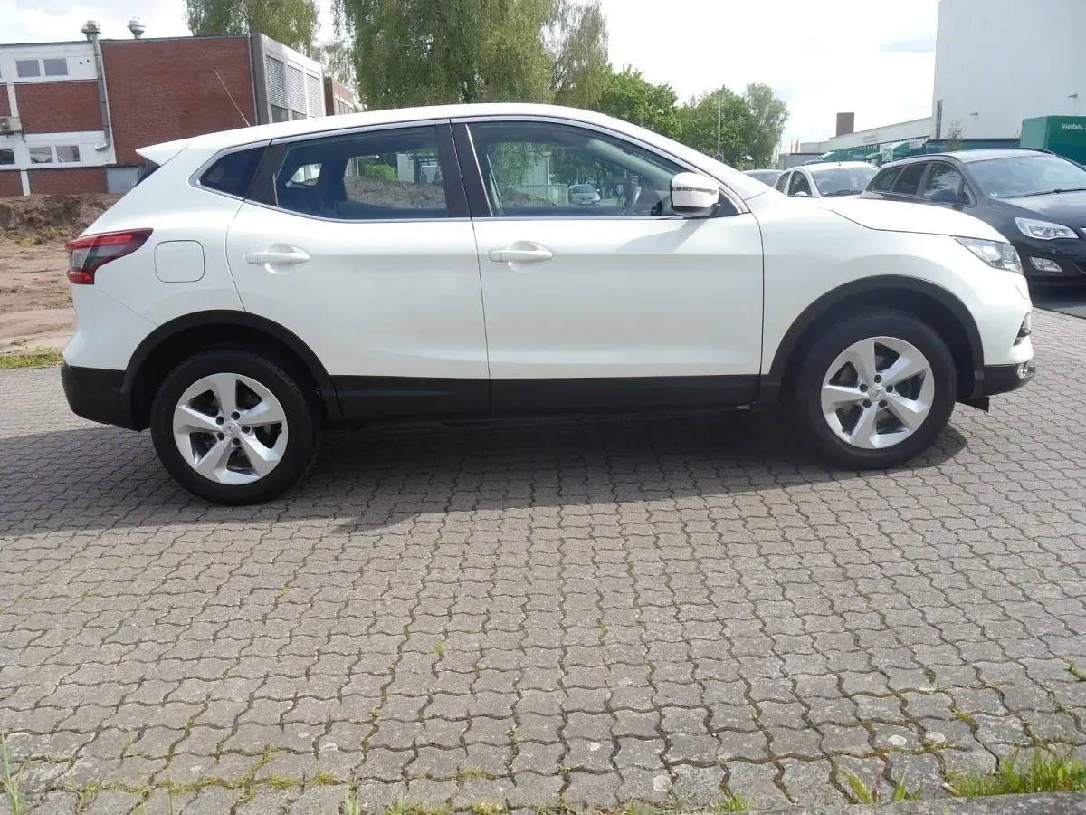 Gebraucht Nissan Qashqai Acenta 163 PS (119 kW) 2018 Weiß SUV