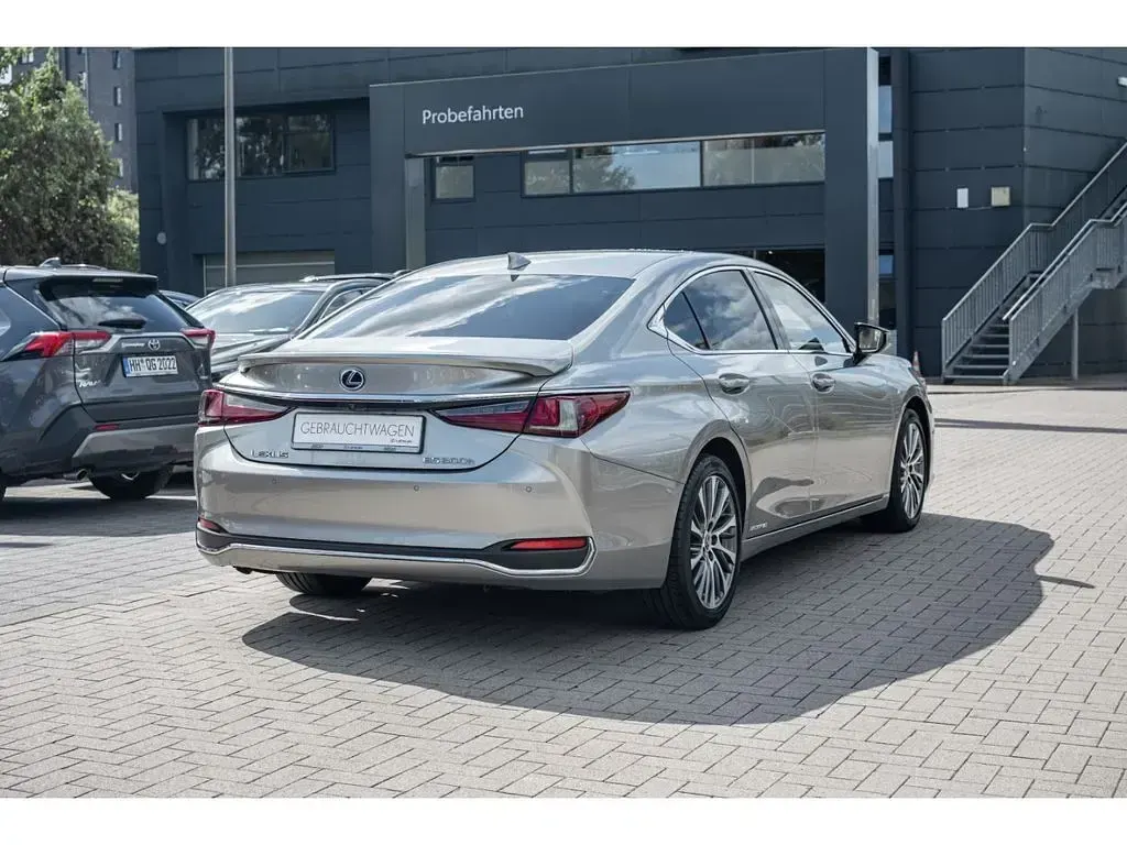 Gebraucht Lexus ES300H 218 PS (160 kW) 2021 Silber Limousine