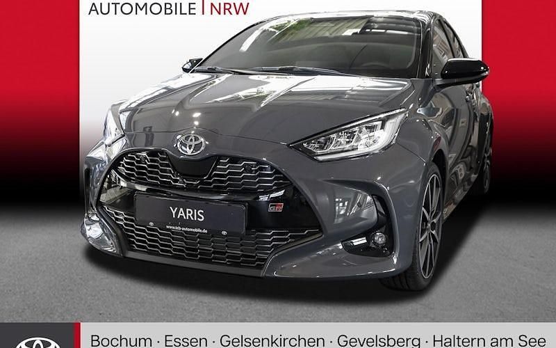 Grau Gebraucht 2025 Toyota Yaris Hybrid Sport Limousine | 29.989 € (Teuer) - Bild 1/4