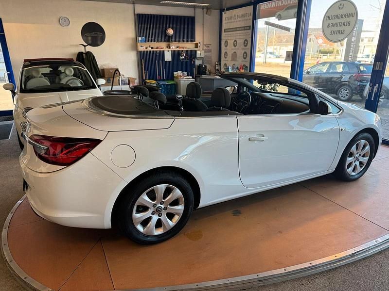 Gebraucht Opel Cascada Edition 140 PS (102 kW) 2013 Weiß Cabrio
