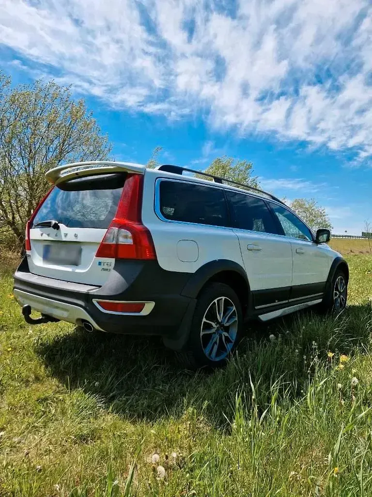 Używany Volvo XC70 329 KM (241 kW) 2011 Biały Kombi