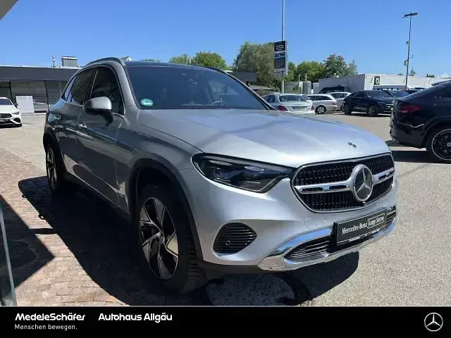 Gebraucht Mercedes GLC300e 313 PS (230 kW) 2024 Silber SUV
