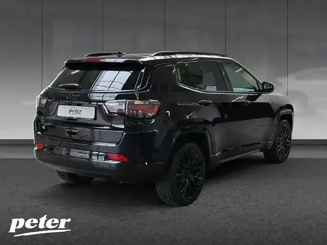 Usado Jeep Compass Altitude 131 HP (96 kW) 2023 Preto SUV