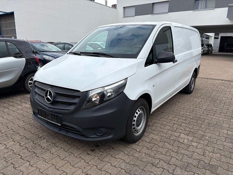 Weiß Gebraucht 2018 Mercedes Vito Van / Kleinbus | 17.995 € (Superpreis) - Bild 1/4