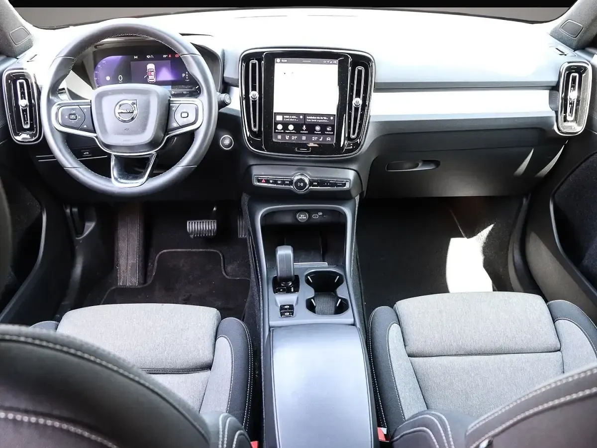 Gebraucht Volvo XC40 Core 197 PS (144 kW) 2023 Manufacturer SUV
