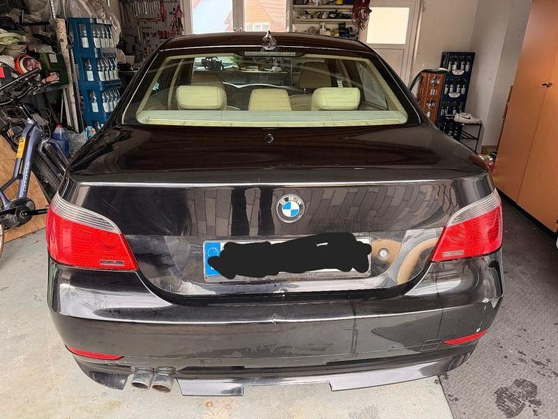 Second-hand BMW 525 177 CP (130 kW) 2004 Negru Berlinǎ