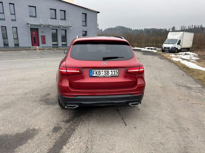 Gebraucht Mercedes GLC250 204 PS (150 kW) 2019 Rot SUV