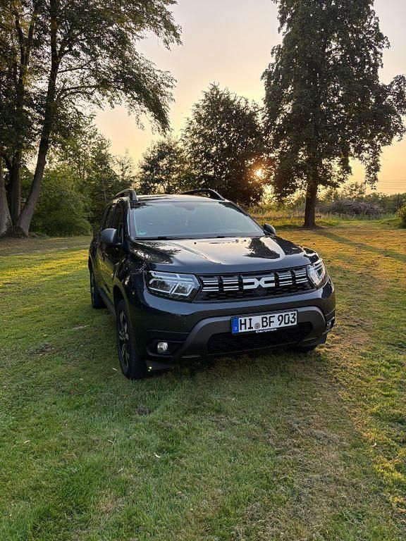 Grau Gebraucht 2022 Dacia Duster Comfort SUV | 20.000 € (Etwas zu teuer) - Bild 1/4