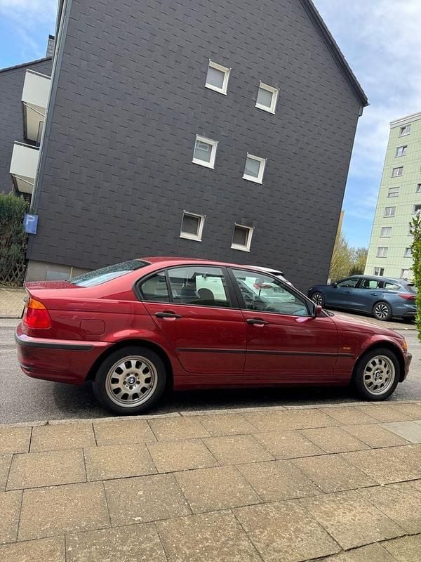Gebraucht BMW 318 118 PS (86 kW) 1998 Rot Limousine