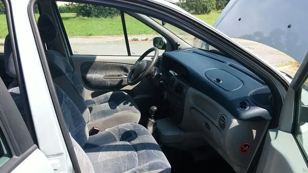 Second-hand Renault Scénic Expression 107 CP (78 kW) 2001 Gri Monovolum