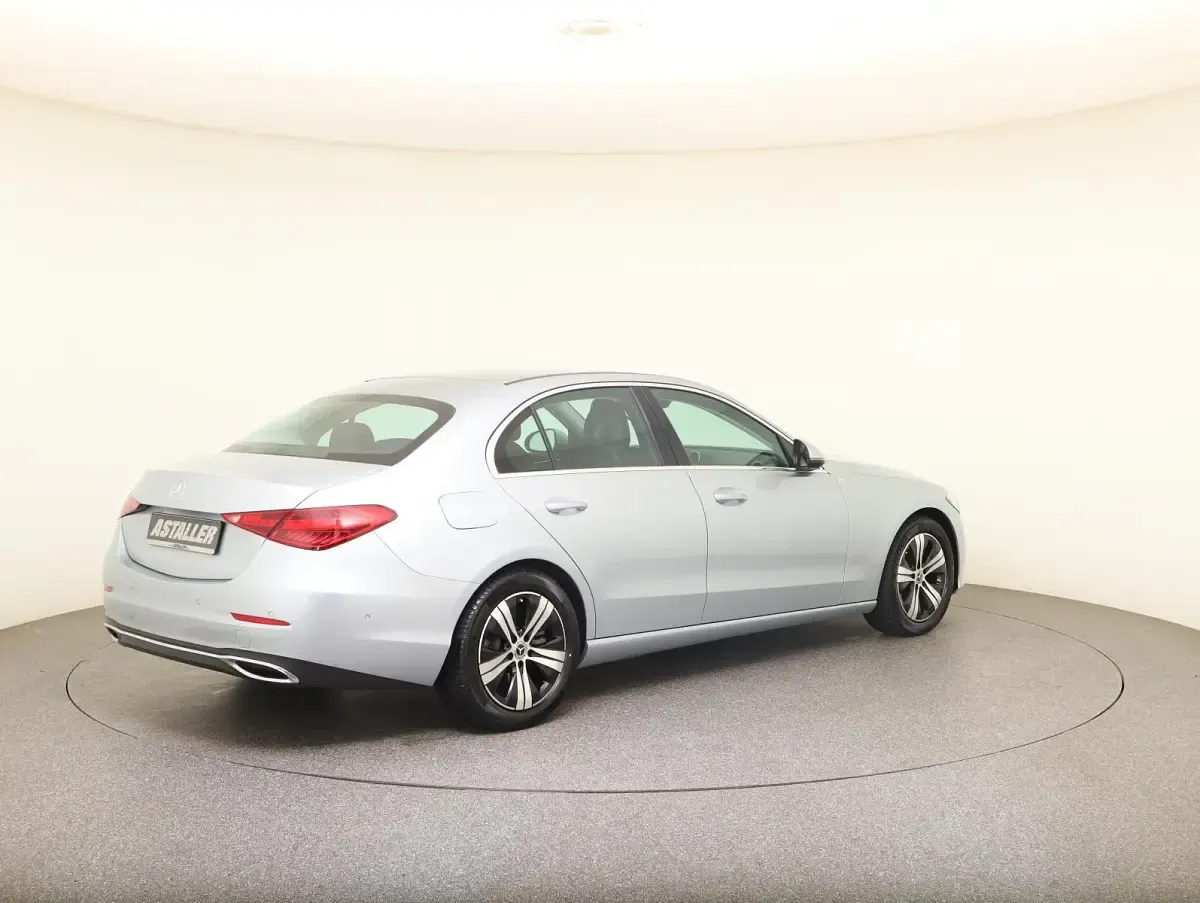 Gebraucht Mercedes C180 Avantgarde 170 PS (125 kW) 2022 Metalliclack hightechsilber (metallic) Limousine
