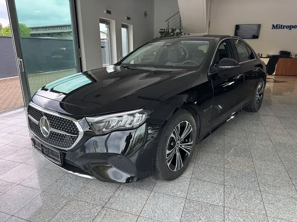 Second-hand Mercedes E220 Advanced 197 CP (144 kW) 2025 Negru Berlinǎ