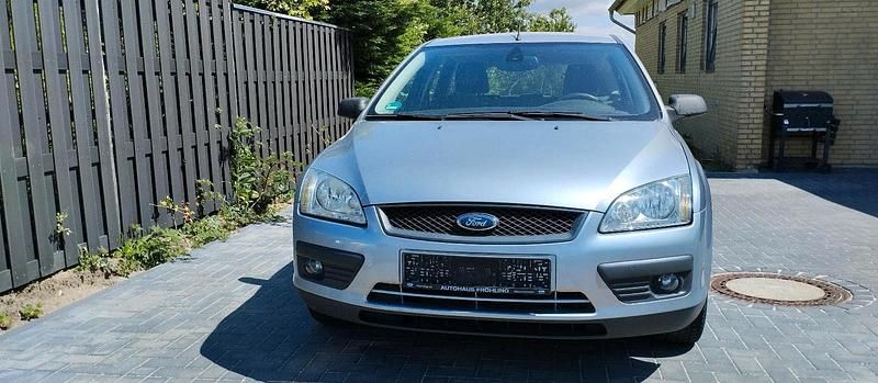 Silber Gebraucht 2005 Ford Focus Kombi | 500 € (Superpreis) - Bild 1/4