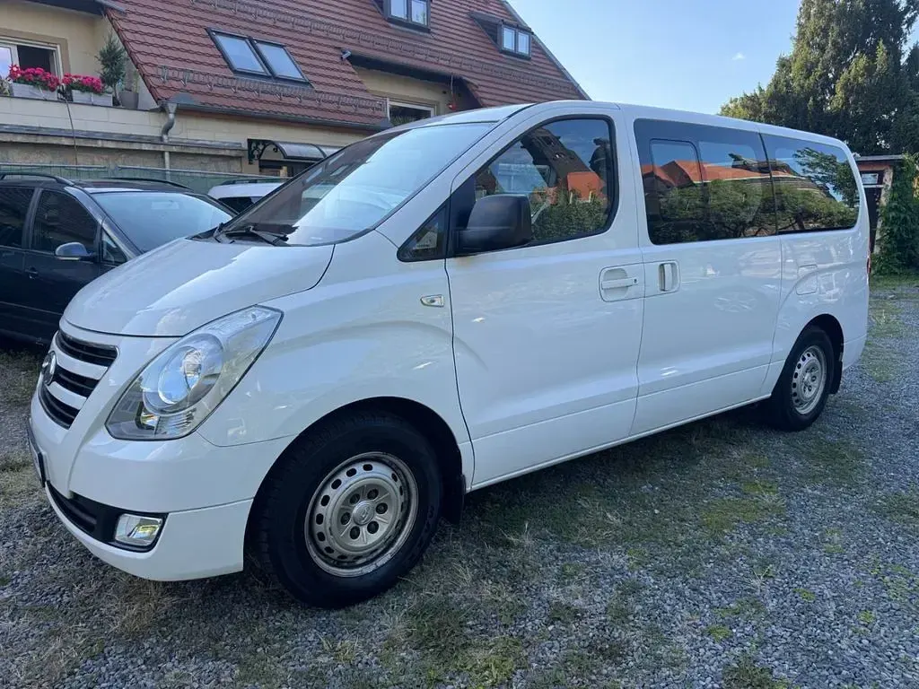 Gebraucht Hyundai H-1 Trend 136 PS (100 kW) 2017 Weiß Van / Kleinbus