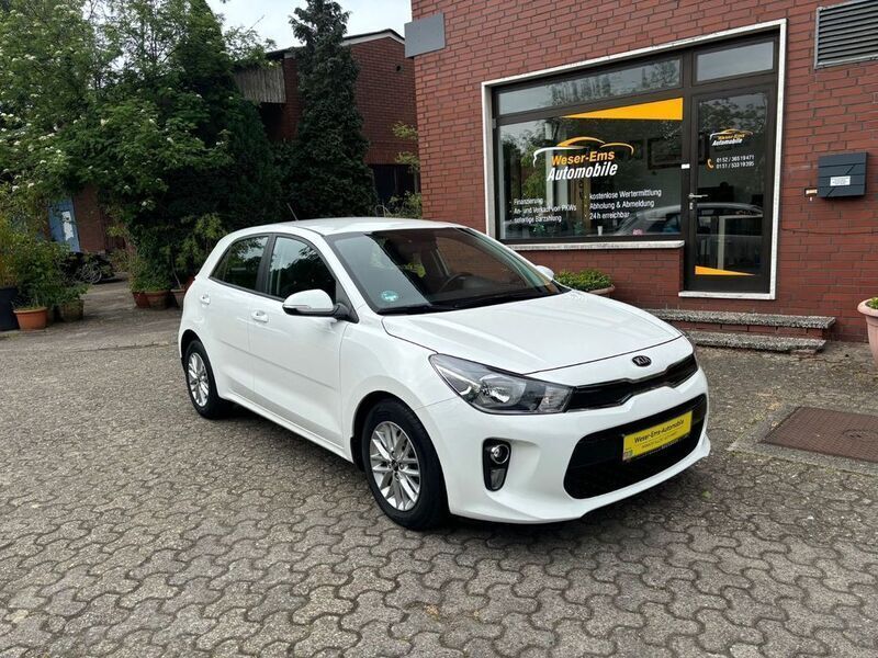Weiß Gebraucht 2019 Kia Rio Limousine | 14.490 € (Fairer Preis) - Bild 1/4